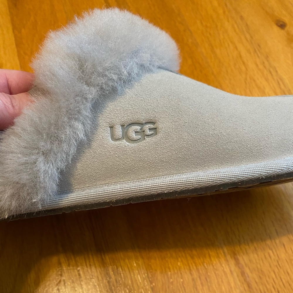 Ugg Scuffette II slipper house shoe. Size 8. Gray grey